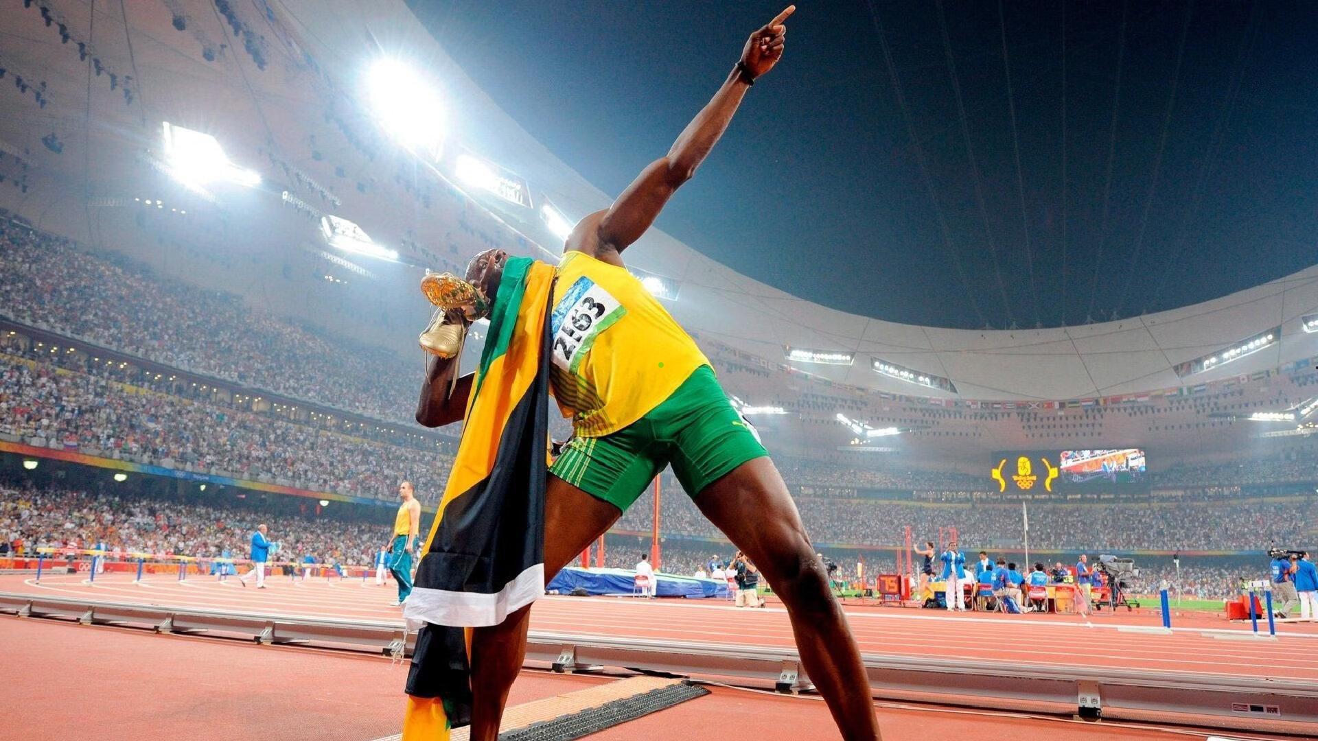 记者递睡照挑衅巨星，本泽马拒签冷问，你礼貌吗？