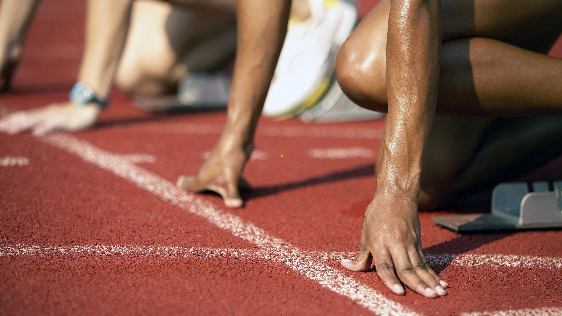 女足梦魇之夜！20岁国门两度离奇失误献空门，全场仅一次扑救获超低分，0-8惨败后泪洒赛场